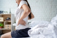 Bầu 3 tháng đầu đau lưng có sao không? Lý do & Cách khắc phục